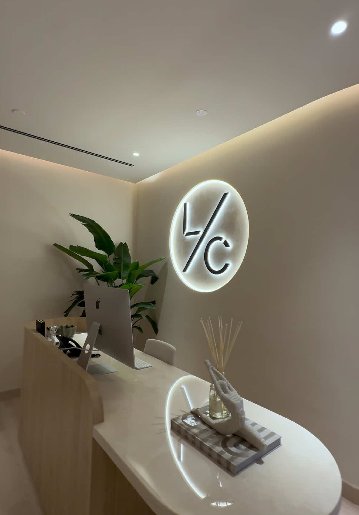 Watch as the reception of the LC office comes to life through a stunning before-and-after transformation. . . . . . #bikraminteriors #Since1976 #interiordesign #conferenceroom #reception #furniture #officedesign #officespaces #construction #decorinspo #spacedesign #dubairealestate #moderninteriors #interiorgoals #cozyinteriors #downtowndubai 