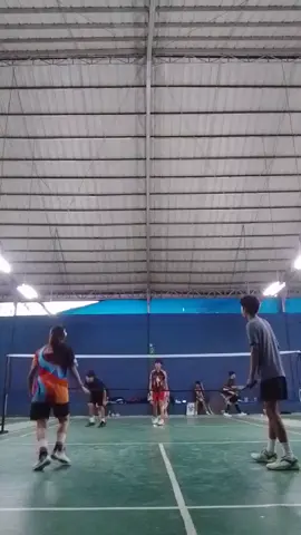 backhand moments 🏸🕊️ tara, let's play using russ shuttlecock! white na russ ang gamit namin dito sa video na 'to. try it and experience a long lasting and stable nylon shuttlecock on court! 🏸 available in:  yellow pink  white #badminton #shuttlecock #backhand #sport #sports #recreation #badmintonph #yonex #apacs #alpsport #edmbadmintonshoes #russshuttlecock #nylonshuttlecock #athlete #fyp #fypシ #foryou #foryoupage #4u #capcut 