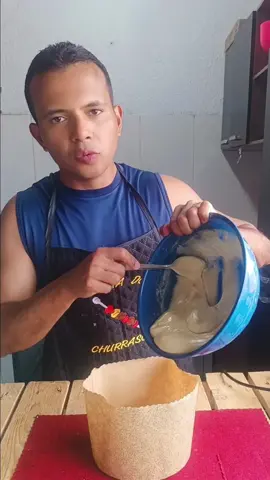 bolo feito na forma de panetone 