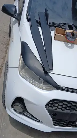 Instalación  de lip laterales, lid samurai delantero en fibra de carbono y logotipo en RR#hyundai #grani10 #GT #CARS #2025 