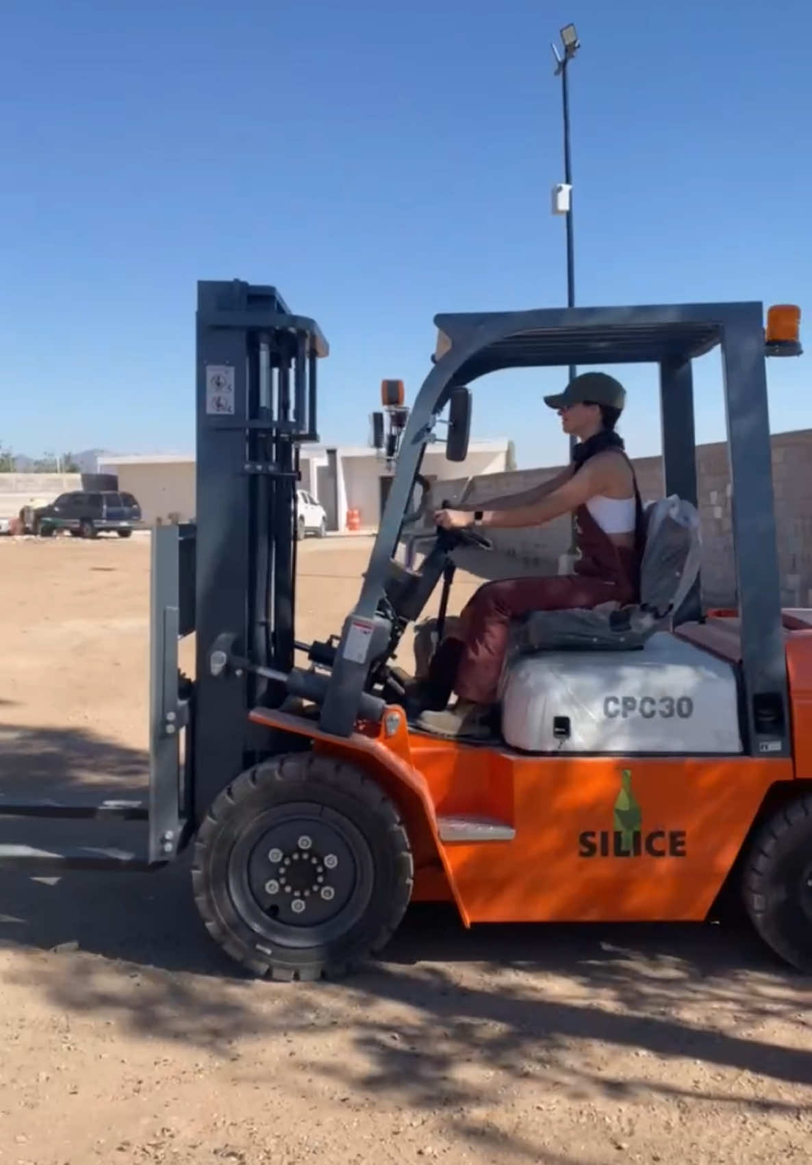 Por un 2025 lleno de trabajo y éxitos para todos 💚 #chihuahua #fyp #parati #trabajo #girlpower #chih #mexico #reciclaje #recicladora #silice #silicerecicladora #ing #cuu #vidrio 