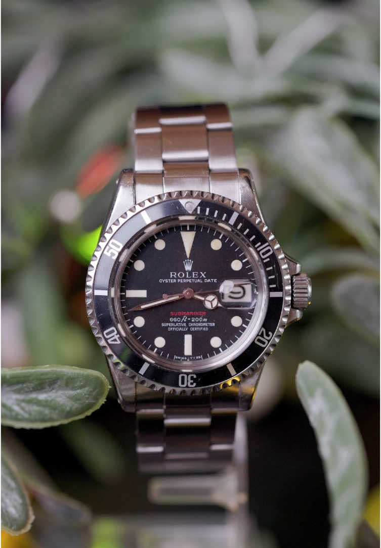 A fantastic vintage Submariner with the iconic red writing - Rolex Submariner Date 1680 single red 🌹 #rolex #watches #submariner #vintage #rolex 