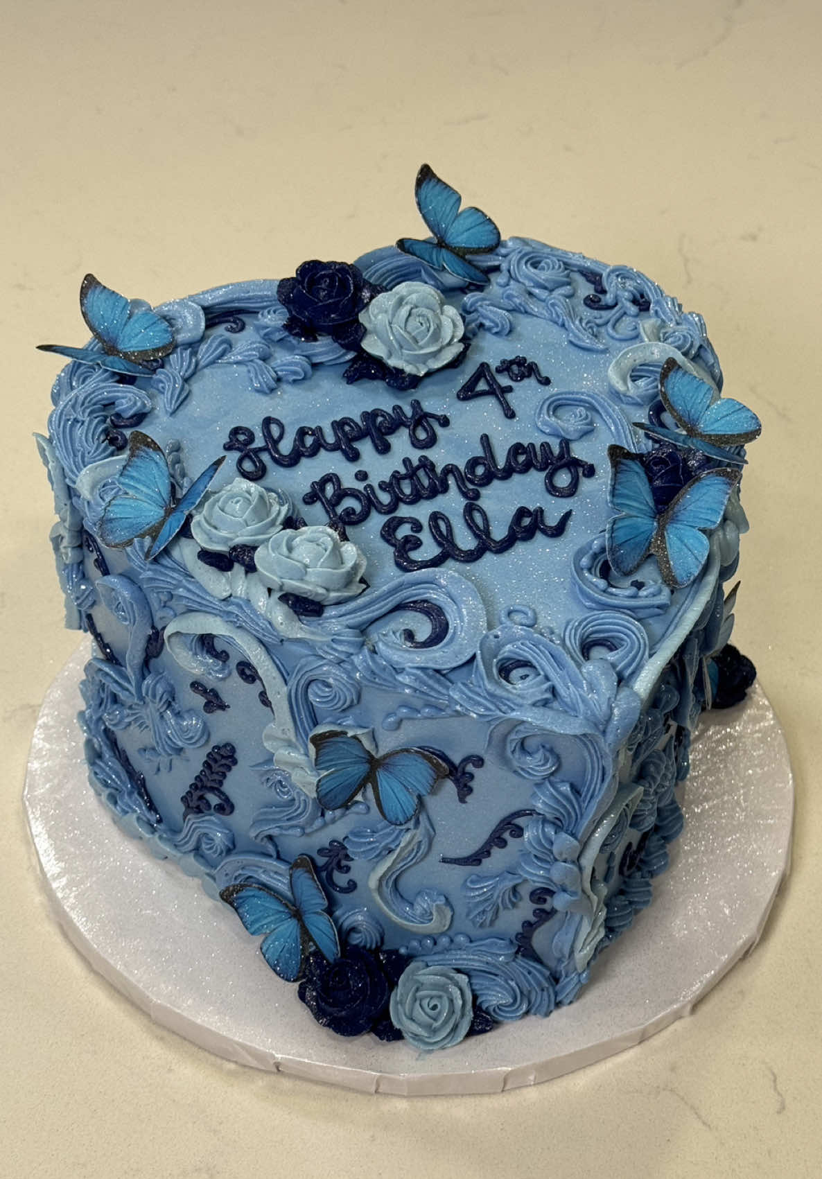 Blue Baroque style cake with Butterflies🦋 Inspired by @missjcakeart  Cake order form is in my bio!🩵 #cakedecorator #cakedecorating #birthdaycake #butterflycake #corpsebride #buttercreamcake 