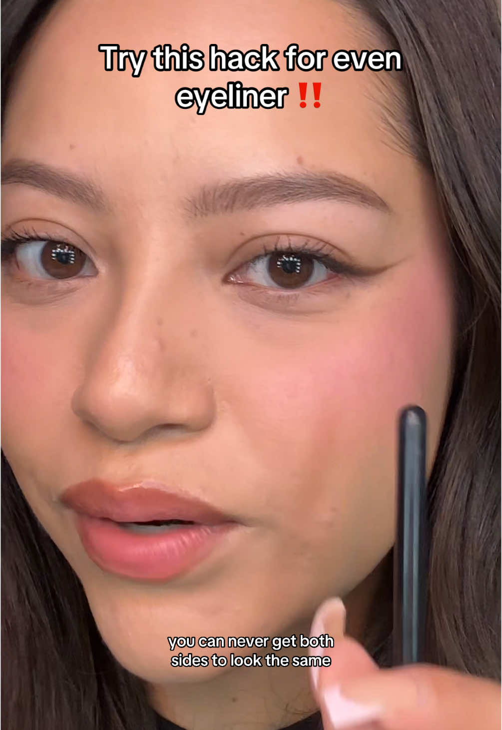 A little trick to get even eyeliner EVERY TIME ✨ #Eyeliner #eyelinerhack #makeup #makeuphacks #makeuptips #eyelinertutorial #makeuptutorial 