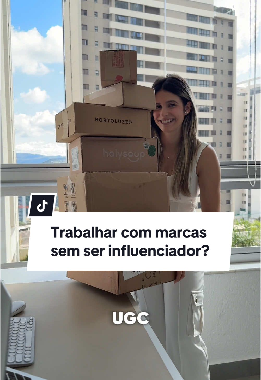 Tudo novo por aqui, mas o meu trabalho como UGC segue a todo vapor! 🤎✨ E como funciona o UGC, Bia? 👀 👉🏻 As marcas me enviam seus produtos de graça e ainda me pagam para criar conteúdo para elas! 📦 Este conteúdo pode ser em forma de resenhas, depoimentos, vídeos de review, unboxing, e as marcas utilizam esse material em seus anúncios. Ou seja, além de tudo, eu não preciso postar esses conteúdos nas minhas redes! 🤳🏻 E o melhor: faço tudo isso de casa, sem depender do algoritmo ou da exposição! Comente “UGC” aqui, e eu te envio o link da minha comunidade VIP gratuita no WhatsApp, onde compartilho tudo sobre como você também pode começar! 👇🏻 #parcerias #parceria #influencer #influencermarketing #ugc #ugcbrasil #creatorugcbrasil #ugccreator #influencers #influenciadoradigital #marketingdeinfluencia #marketingdeconteudo #ugccommunity #parceriaugc #marcaugc #exemplougc #CriadorUGC #CriadordeconteudoUGC