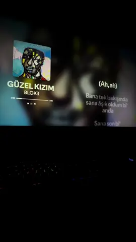 Bana tek bakışında sana aşık oldum bi’anda… #lyricsvideo #spotify #güzelkizim 