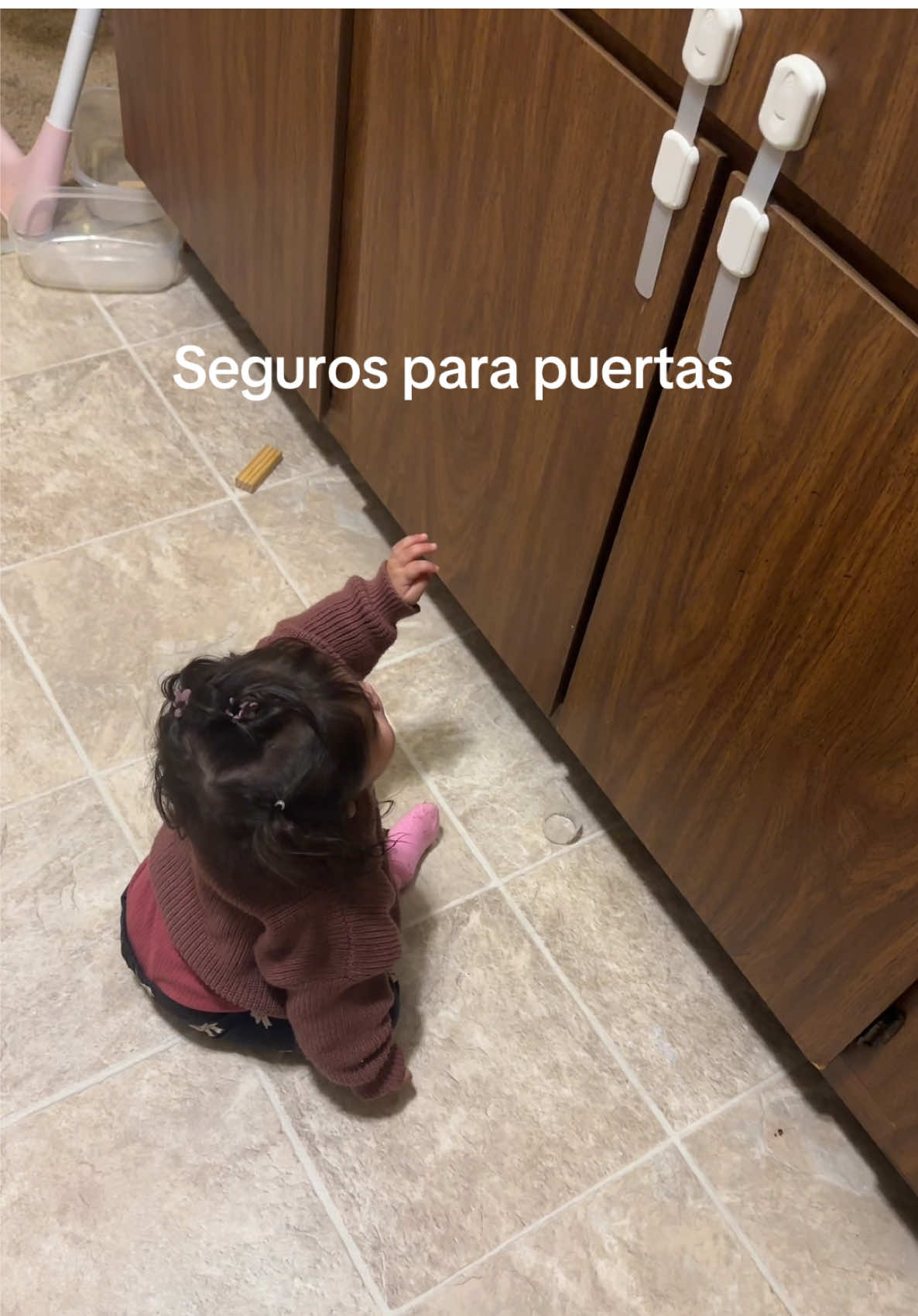 Seguros para que tu bebé no pueda abrirte las puertas y cajones 😅  #tiktokshop #babygirl #momtips #tips 