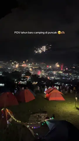 A whole new world cabang cisarua ✨🎊🎉  #kembangapi #tahunbaru #newyear #2025 #puncak #puncakbogor #camping #campingbogor #masadacampingground 