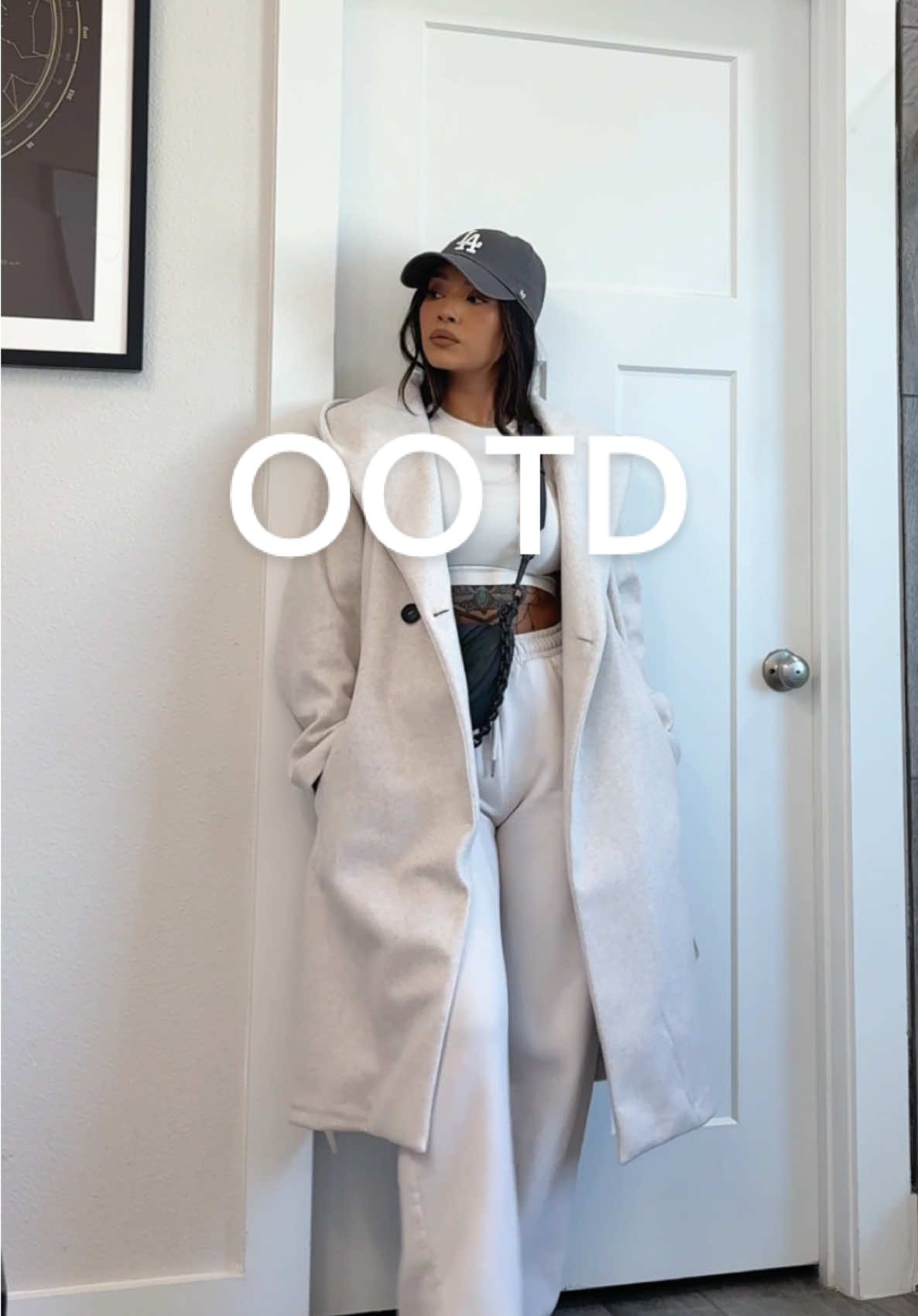 Cozy fit, it’s finally chilly in Florida!  • #OOTD #cozyoutfit #casualoutfit #casualfashion #sweatpants #monochromeoutfit #whatiwore #neutraloutfit 