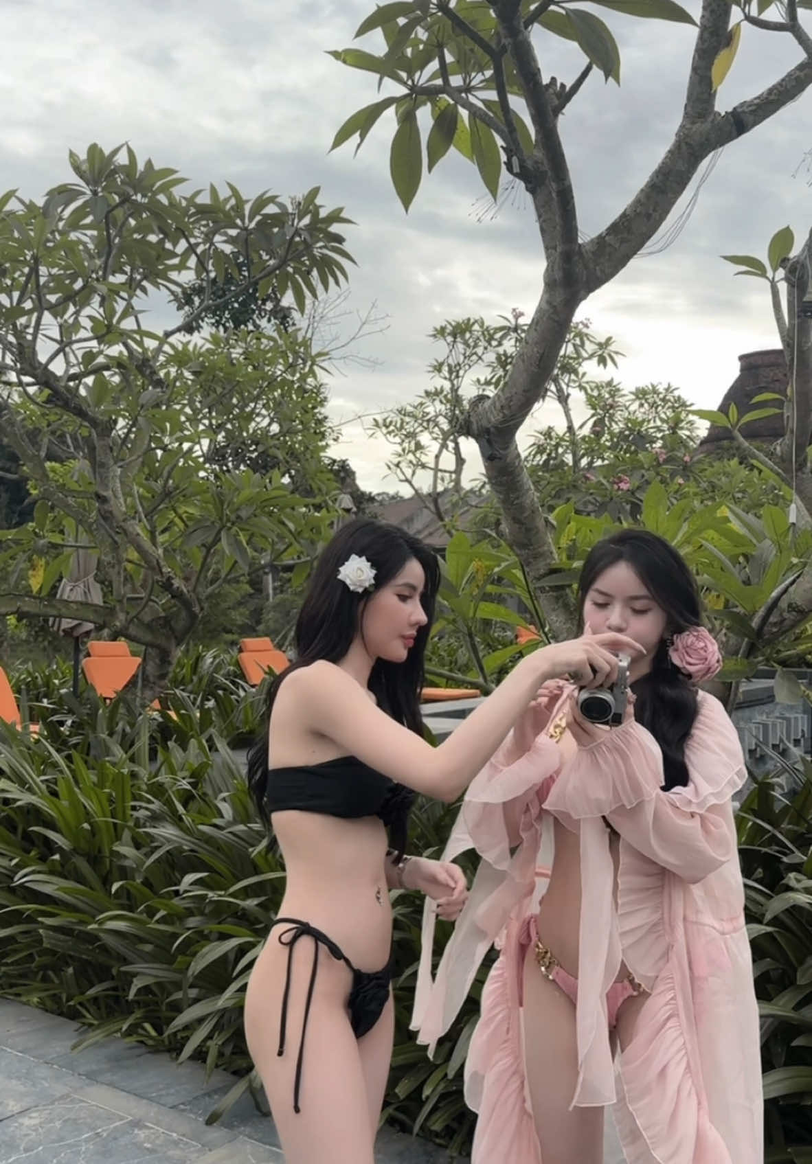 Khi chúng tôi chụp ảnh cho nhau #trinhthaohuong 