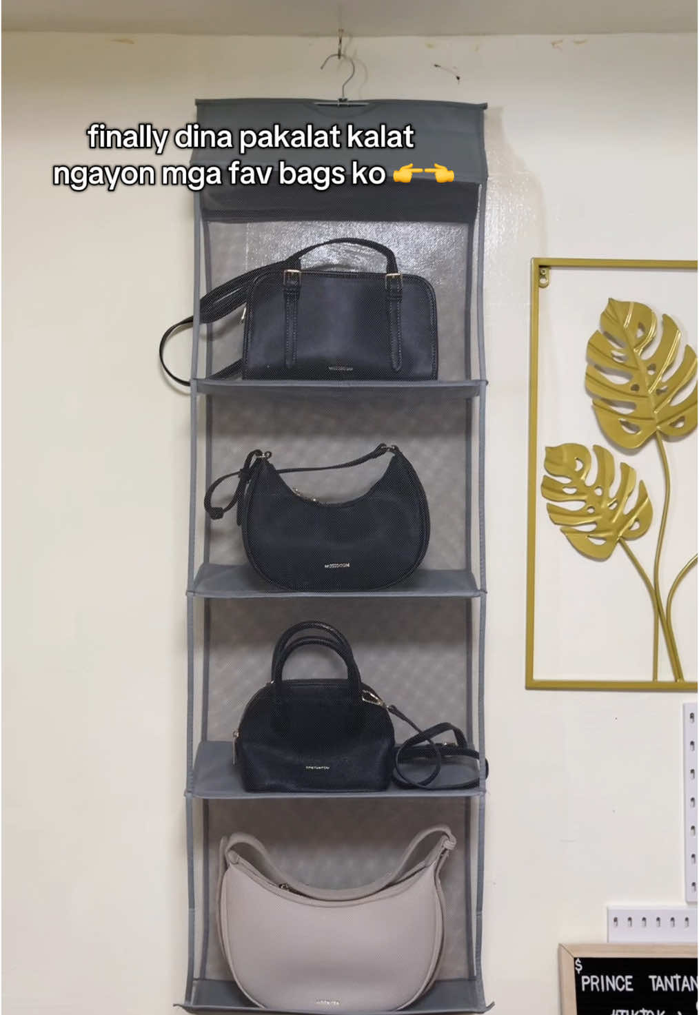 ang sosyal lang napaka organizer na ng mga bags ko dahil sa hanging organizer nato #hangingbagorganizer #bagorganizer 