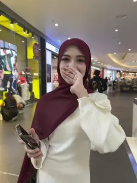 siapa buat dia blushing nii!