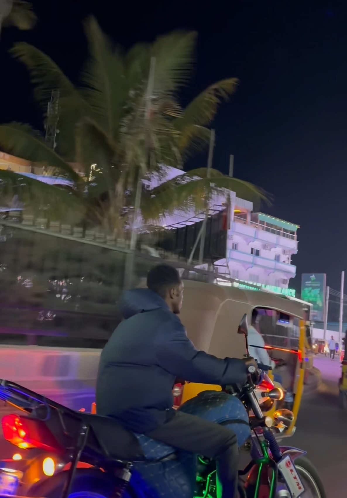 Sit down #donald 🤫🤐 💙 💙 #tbt #throwback #throwbackthursday #myhome #mogadishu #Somalia #somali #somalitiktok  #beautiful #forthecultur #mashalla  #fyp #foryoupage❤️❤️#tiktokviral #fouryou #tik_tok