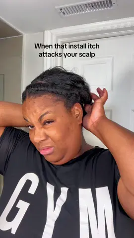 This is the worst sensation. #blackgirlproblems #itchyscalp #hairinstall #quickweavestyles 