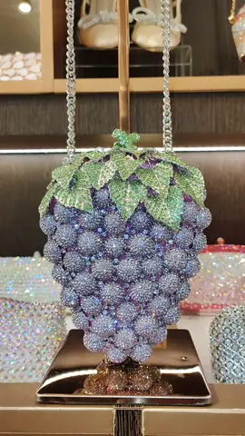 Beautiful grape Blink ✨✨#CapCut #waiwaiclutch #premiumquality #kado #fypviralシ #taskondangan #taspesta #swarovskiclutch #diamondclutch #taspestajakarta #tahunbaru #blink 