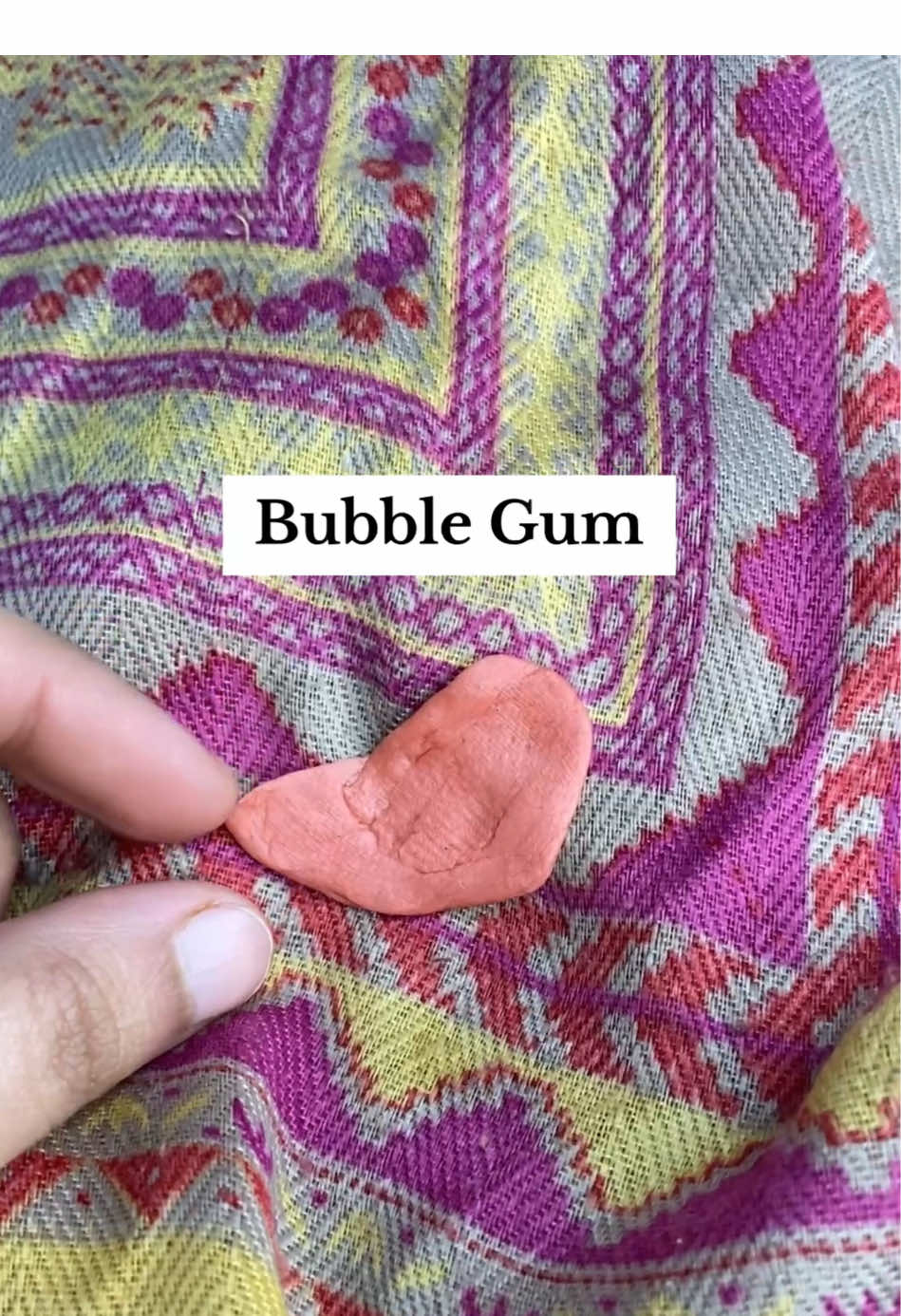 How to Remove Bubble Gum on your Clothes 🙌 #hacks #remove #bubblegum #cleaningtips #tipsanstricks #foryou #fyp 