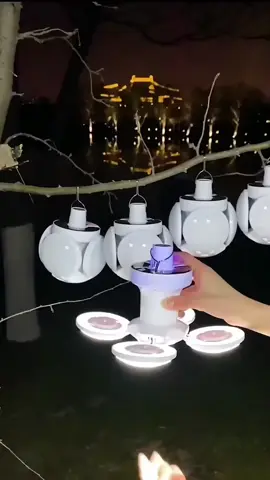 Ang dilaw na basket ay nasa unang bidyo sa homepage