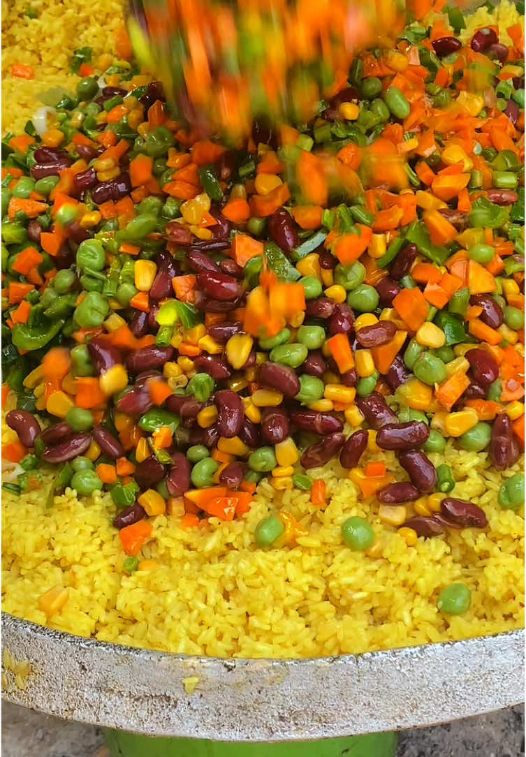 Fried rice.                                             Ingredients                                               Washed rice, tumeric and some curry powder, chicken seasoning cubes, butter, vegetable oil, sardine oil, chopped onions, canned peas, kidney peas, sweet corn, chopped spring onions, fried/chopped liver, saut’eed vegetables which are chopped carrots, chopped green/yellow bell peppers and green beans.  #creatorsearchinsights #abujafoodvendor #home2prochristmasmenuclass #cmchildabaciacademy24 #privatechefinabuja 