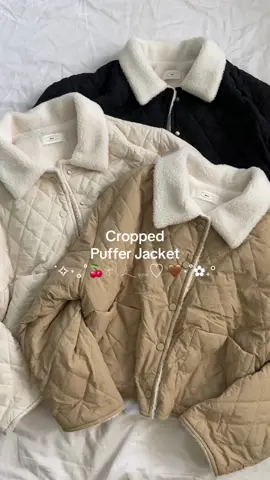 𝑮𝒆𝒕 𝒕𝒉𝒆𝒔𝒆 𝒔𝒖𝒑𝒆𝒓 𝒍𝒊𝒈𝒉𝒕 𝒘𝒆𝒊𝒈𝒉𝒕 𝒚𝒆𝒕 𝒔𝒖𝒑𝒆𝒓 𝒘𝒂𝒓𝒎 𝒂𝒏𝒅 𝒄𝒐𝒛𝒚 𝒄𝒓𝒐𝒑𝒑𝒆𝒅 𝒑𝒖𝒇𝒇𝒆𝒓 𝒋𝒂𝒄𝒌𝒆𝒕 🍒🤍🤎🥐🍂 •Petite Friendly  •Free Size •Super Warm and Cozy  •Colors ~ Black,Beige,Offwhite  #fypシ #fyp #fypage #pufferjacket #cropped #lightweight #winterfashion #winteressentials #winterjacket #everydayessentials #winterfashion 