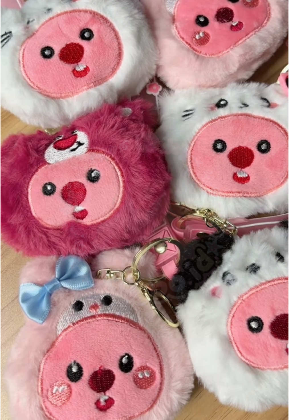 Gantungan Kunci Loopy Kostum Sanrio Bunyi Toet-Toet 🦦🎀  Order di oyen 🍊: satoroo.id #loopy #loopysanrio #sanrio #lotso #gantungankunciloopy #gantungankunci #ganci #gancilucu #ganciloopy #gantungankunciboneka #dollkeychain #loopykeychain 