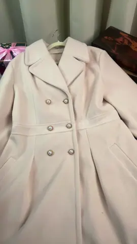 Stay stylish and warm with this woolen double-button overcoat. Featuring pockets and lapel neckline, it's perfect for daily wear or party outings this fall and winter. #TikTokShop #FYP #ForYou #WinterStyle #WomensFashion #YearEndSale #TikTokShopLastChance #spotlightfinds #TikTokShopNewYearNewAura