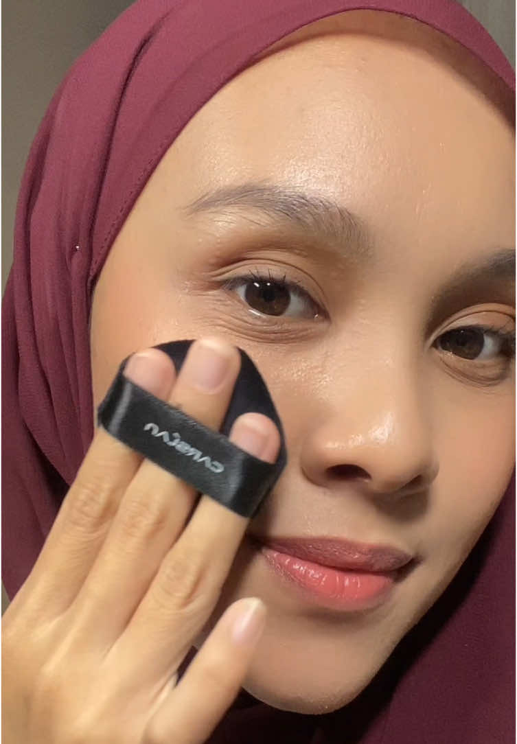 Muka berminyak lepas make up korang kena ada ni okayyy  #carslanpowder #skintok #makeup #makeupmalaysia #makeupartistmalalaysia #settingpowder #waterproof #oilcontrol 