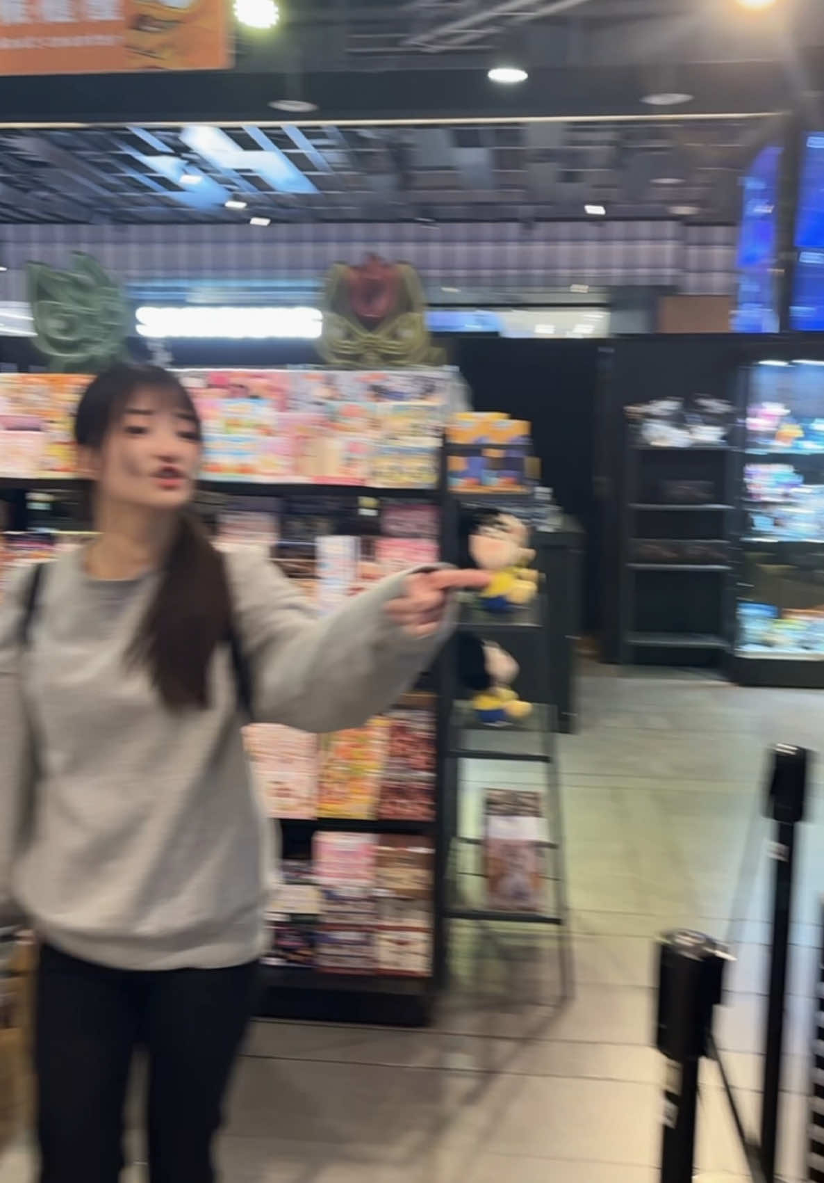 @小ིྀ瓶蓋♋️ 我姐走過去一聲鯊小讓我笑到瘋掉 #哥吉拉 