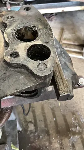 Veja como sacar um parafuso quebrado #machine #torno #fresadora #cnc #usinagem #o #industria #a #metal #mecanizado #mecanica ##fresa #machining #metalmecanica #n ##ceramica #cncmachining #ferramentaria #tornearia #mecanizadocnc #metalurgia #tornocnc #machinist  #engenharia #tornomecanico #cncmachine
 •	#soldador #soldadura lathe