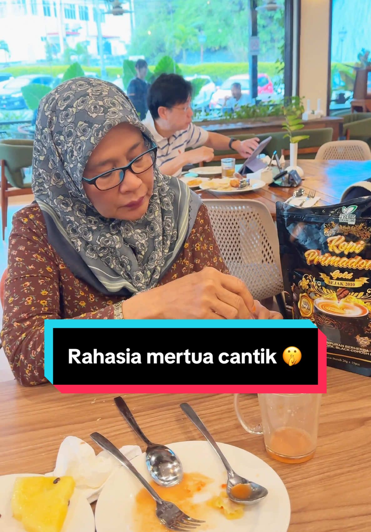 Mak mertua saya ni tetap maintain sebab minum kopi primadona, kopi ni sehat dan banyak khasiat, nak beli tekan bag kuning sekarang