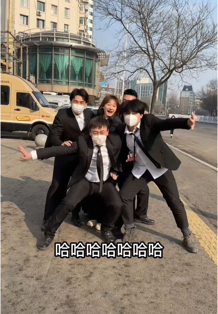 Bà chị cùng các đồng đội hài hước#bachibaton #htdviral01 #funny #foryou #fyp #xuhuong #LearnOnTikTok #china #viral #tiktok 