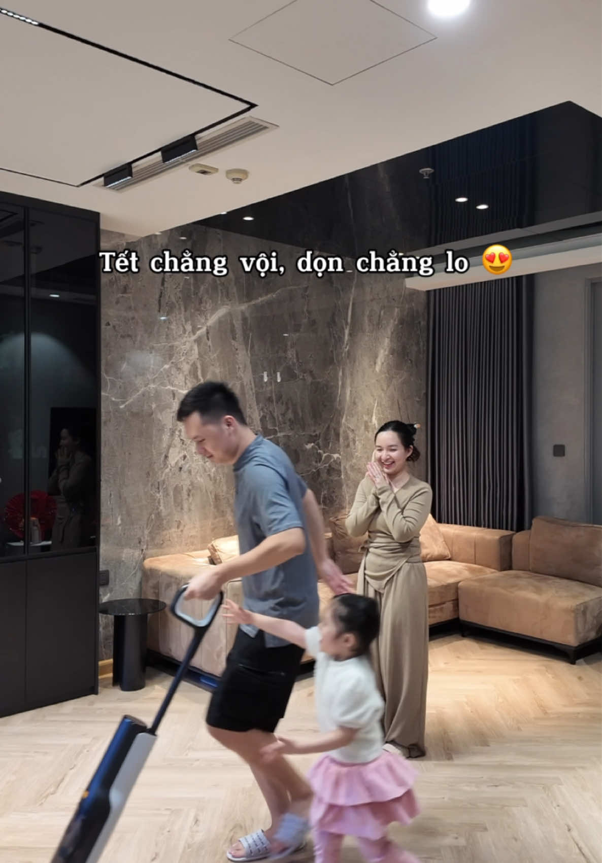 Top 1 tiêu tiền đúng cách trong năm qua của mẹ cháu là đây ạ😎  @Roborock Shop  #mayhutbuilaunhacamtay #roborockf25 #RoborockVietnam #giadinhbesua 