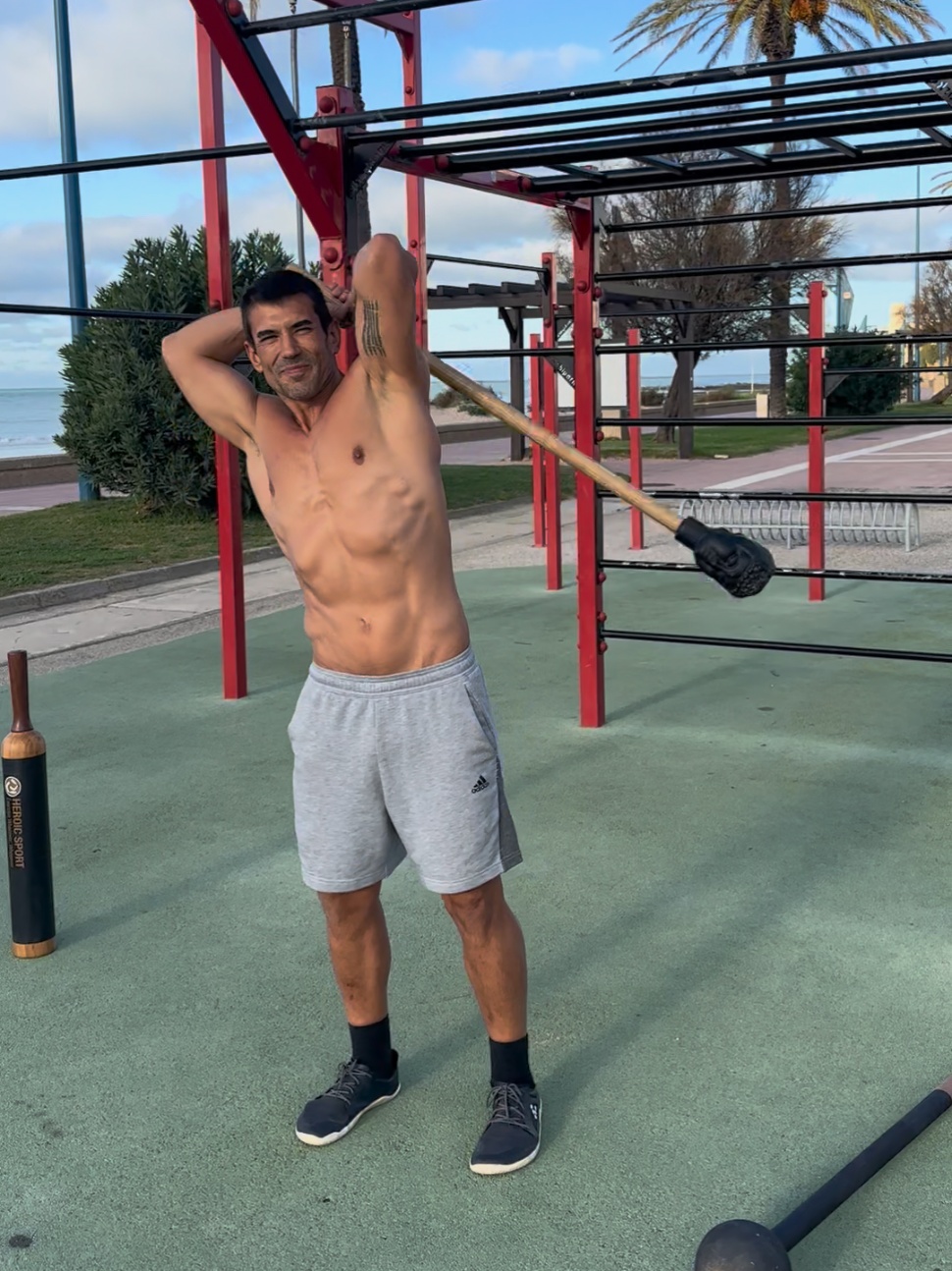 Gada Workout  Hoy tocaban 9 de 12 dominadas+ 9 series de 12 repeticiones de 360 a una mano , con cada mano. #mace #gada #strength #parati #fu #yadav #training #workout #maceflow #flow 