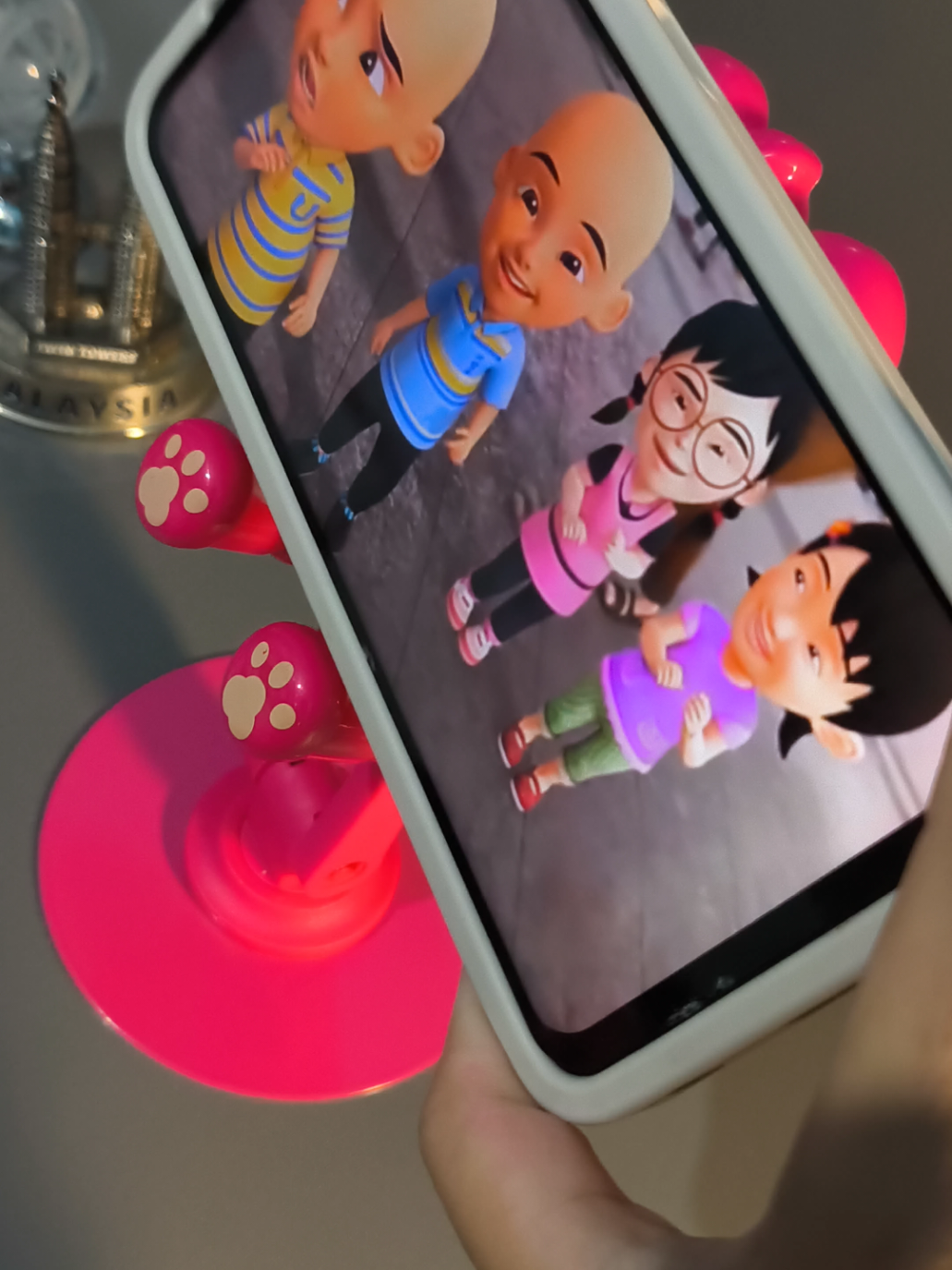 Stand holder lotso 🥹🎀🍒  #fypage #fyp #xybca #masukberanda #bismillahfyp #4u #standholder #standholderhp #standholderhandphone #standholderlucu 