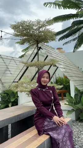 siapaa nii yg pada nanyain kapan restockk?? sekarang sudahh restock yaa buruan diorder nanti kehabisan lagi huhu🥲🤗🫶🏻  #outfitideas #outfitinspo #bajukurungviral #outfitinspiration #dresspesta 