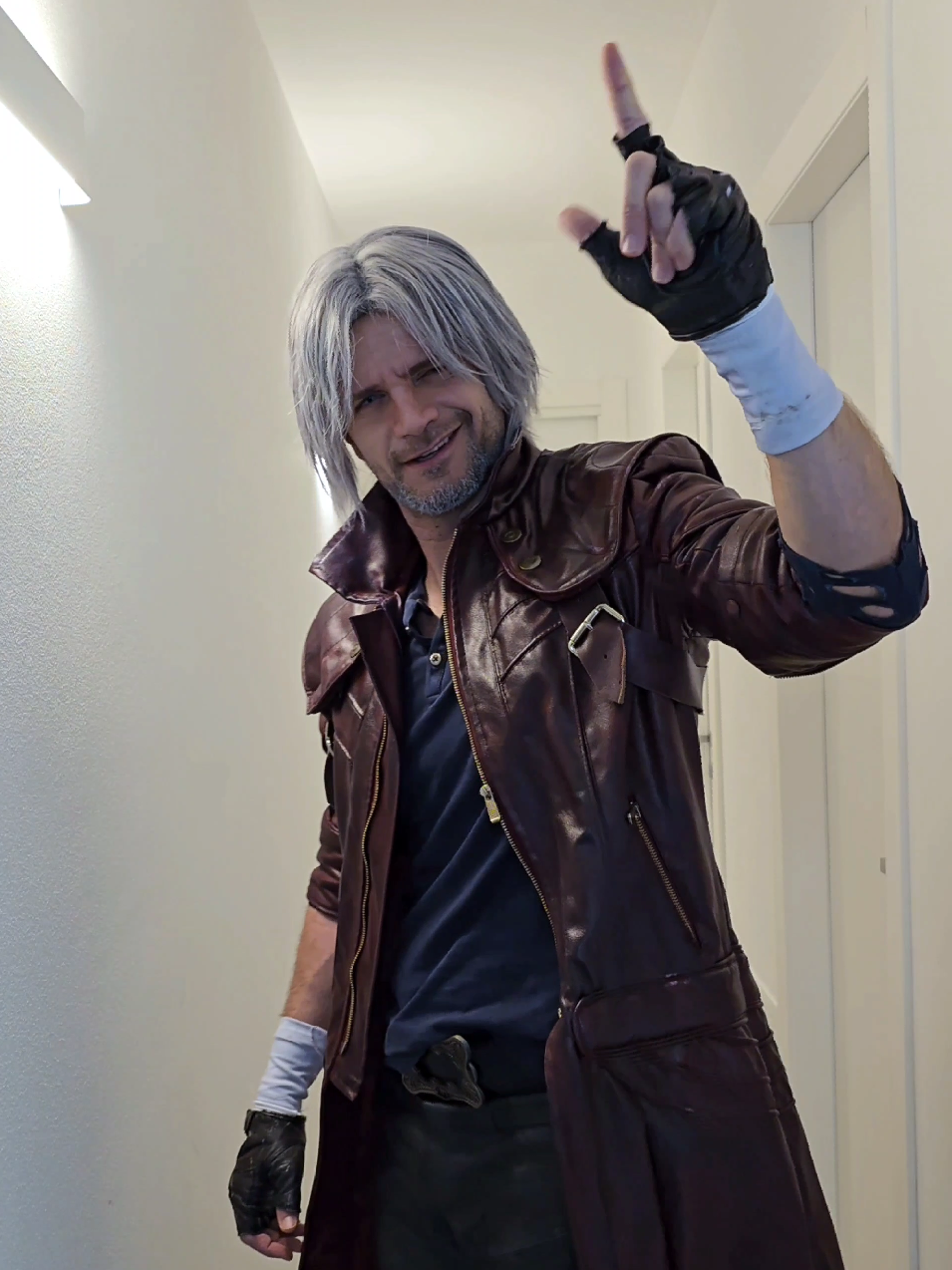 Dante vs Fury 😉👉🏻✨️🌹 #Dante #DevilMayCry5 #cosplay #DMC5 #DevilMayCry #jackpot #dantecosplay #happyholidays  #devilmaycrycosplay #dmc5cosplay #dmccosplay #DevilMayCry #sambuzcosplay #2025 