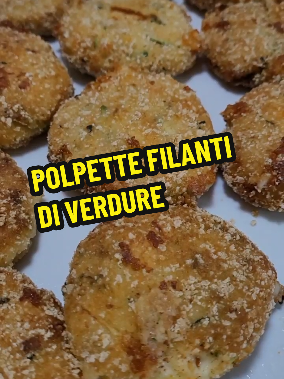 QUESTE POLPETTE SONO DAVVERO SPAZIALI, CROCCANTI FUORI, MORBIDE E FILANTI DENTRO E POI SONO OTTIME PER FAR MANGIARE LE VERDURE AI BIMBI CON TANTA GOLOSITÁ, PEROVARLE PER CREDERCI 😉  BUONA VISIONE A TUTTI 😍 📌 INGREDIENTI:  2 PATATE MEDIO-GRANDI  1 CAROTA MEDIO-GRANDE  1 ZUCCHINA MEDIO-GRANDE  1 UOVO INTERO  4 CUCCHIAI PANGRATTATO  150 /200G FORMAGGIO A PASTA FILATA  📍 ALTRO:  QB PANGRATTATO PER LA PANATURA  OLIO PER FRIGGERE NON TROPPO ABBONDANTE  🟠 FORMAGGI CONSIGLIATI SONO QUELLI A PASTA FILATA TIPO: SCAMORZA - GALBANINO - GROVIERA - MOZZARELLA A PASTA FILATA -  PROVOLA  🟠  _________ 👩🏻‍🍳 _________  #piattoriccomicificco  #lacucinadigilda  #gildarella  #andiamoneiperte 
