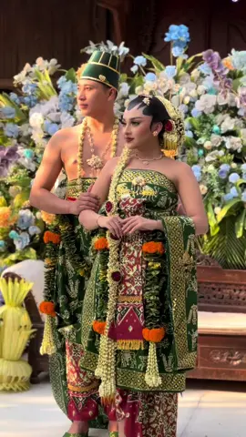 Wedding Solo Basahan😍 #wedding #adatjawa #solobasahan #weddingsolobasahan #weddingadatjawa #adatsolobasahan #kudus #semarang #yogyakarta #kudusviral #weddingjawa 