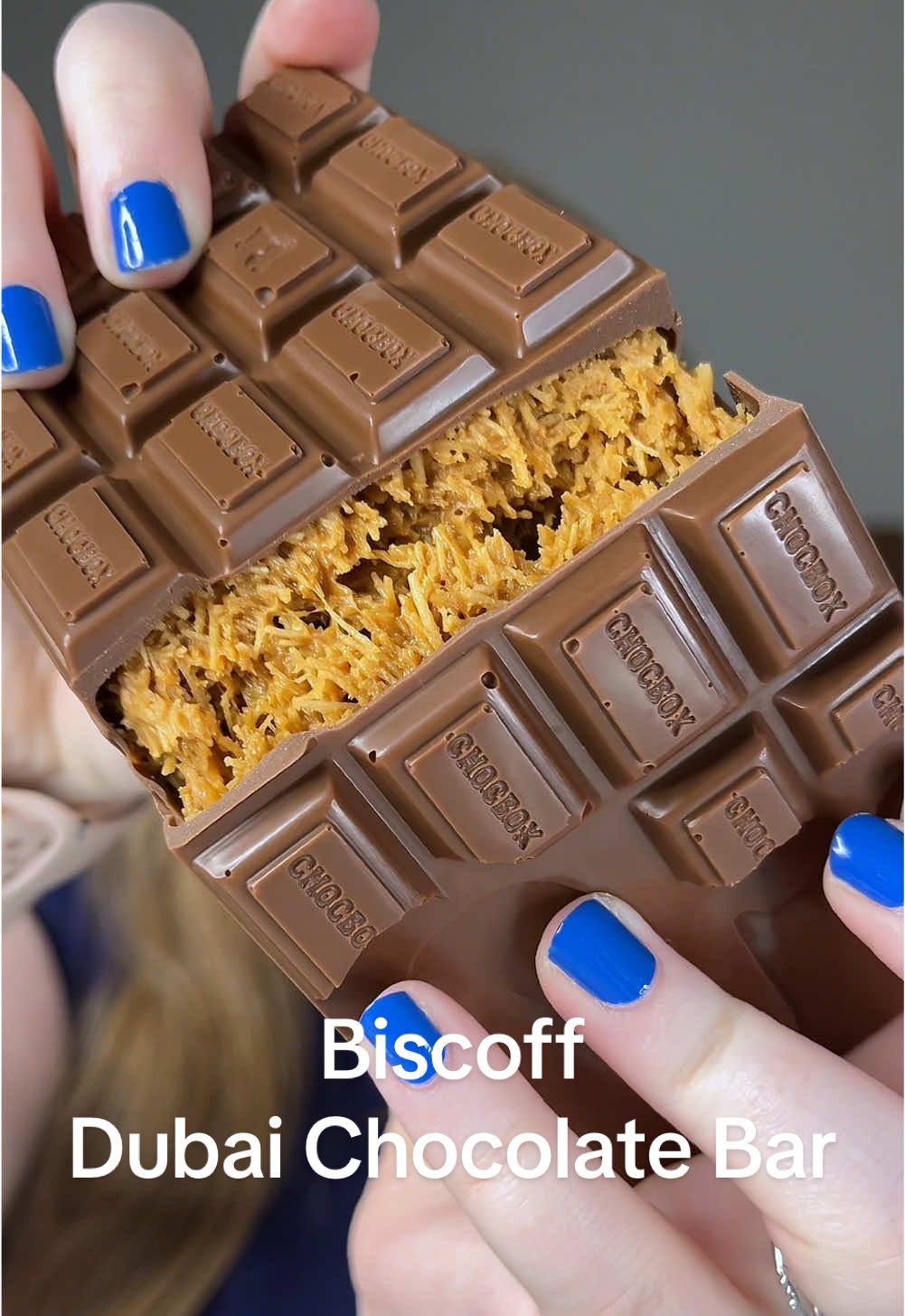 ✨Biscoff Butter Dubai Chocolate Bar✨🍪🍫💕@CHOCBOX ✨ #chocobox #dubaichocolate #diydubaichocolate #dubaichocolatebarkit #willywonka  #dubaichocolatebarvariety #dubai #viraldubaichocolate #dubaichocolatebar #chcolate #pistachiochocolate #pistachio #dubai #asmr #asmrsounds  #sweets  #foodasmr #dubaidessert #knafeh #viralfood #crunchy #mukbang #kunafa #candy #tastetest #phyllo #candyreview #candyjar #candytok #candyasmr #candyhaul #creatorsearchinsights #foodreview #ttsacl #dessertsaroundtheworld #SmallBuisness #FoodTok #freezedriedcandy #ttshop #dessertsoftiktok #viralchocolate #GiftGuide #gummycandy #fixdessertchocolatier #fixchocolatier #dubai #dubaidessert #dubaichocolate #viraltiktok #Recipe #EasyRecipe #pistachio #chocolate #biscoffbutter #biscoffcookies  #pistachiochocolate 