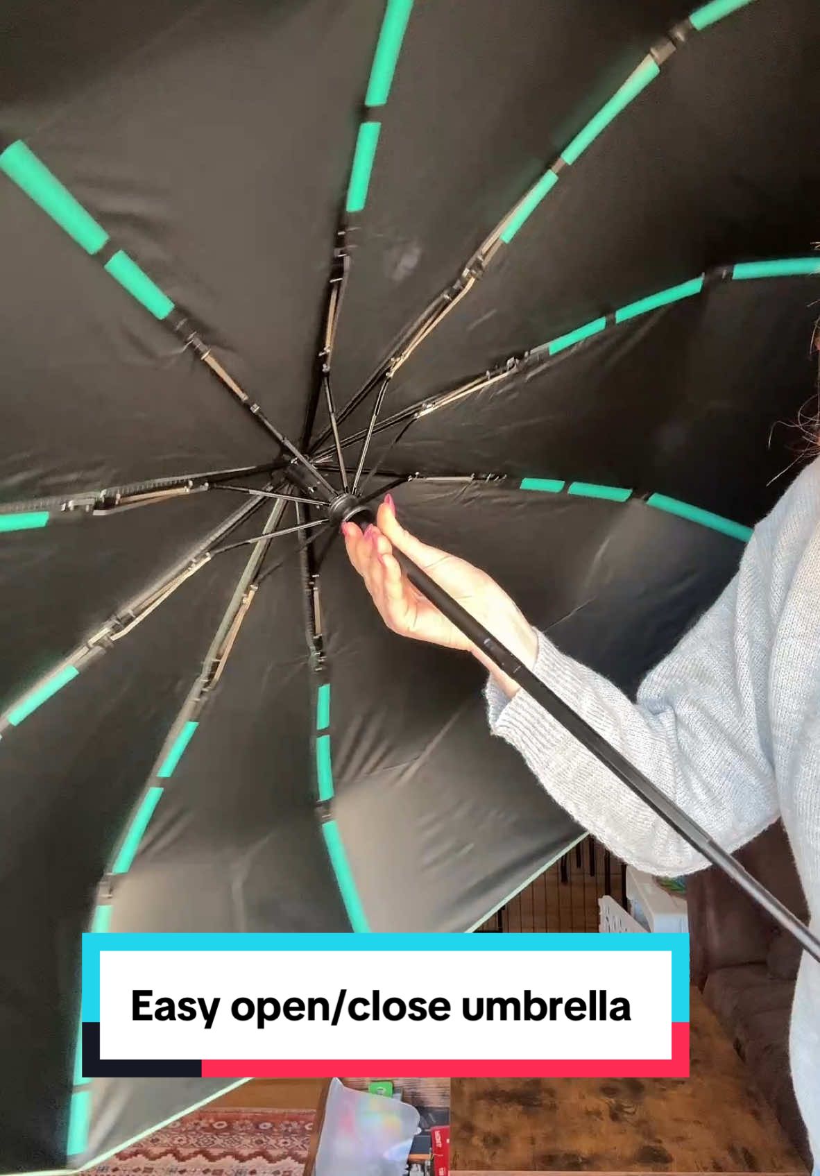This umbrella has so many features that make it a must have. #umbrella #umbrellas #easyopen #rainydays #travelessentials 