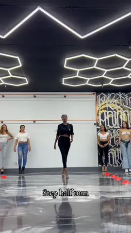 ✨Step half turn…👠💃🏽 ✨knowing when and how to shift your weight is really important for a set up to a perfecthalf turn transition. . . . . . . . . . . . . #runwayready #runwaymodel #Catwalk #StyleTransformation #modelvibes #viralrunway #runwayspin #catwalktips #runwaystrut #modelmoves 