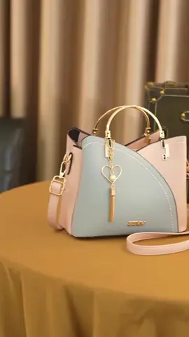 Bolsa Tote Colorblock Simples Feminina de Ombro  Clássica Elegante Moderna com Pingente de Borla Digite EU QUERO para receber o link ou o ID abaixo para comprar 👇🏽  ID: ALC-MLJ-FYD #bolsa #mulher #feminino #acheinashopee