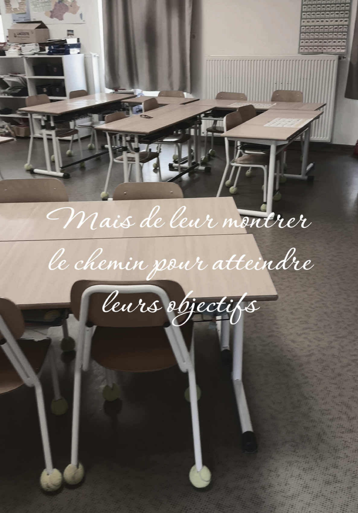 Chaque jour, je leur ouvre cette porte pour les guider vers leurs objectifs ✨ #education #professeurdesecoles #inspiration #tiktokteacher #motovation #pourtoi 