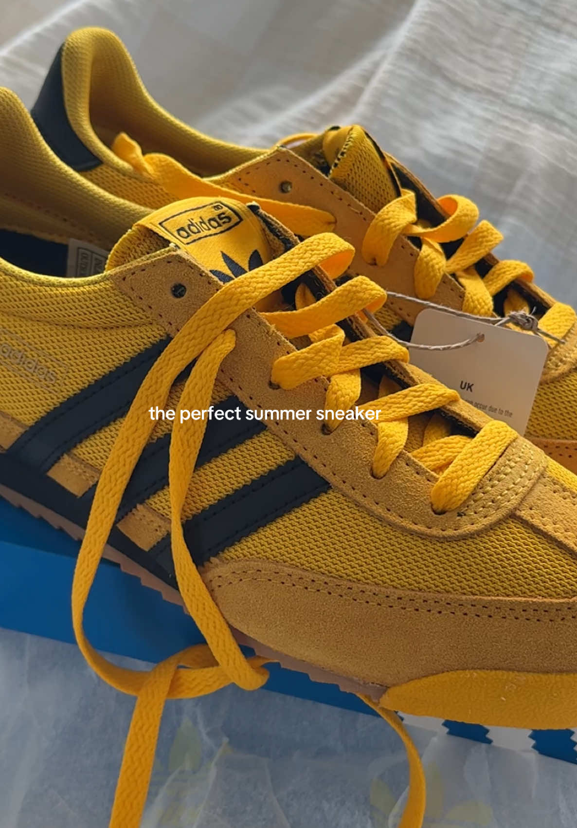 Adidas R71 are the perfect summer sneakers. #adidas #adidasr71 #sneakers #summershoes #shoehaul #boxingdayhaul #pintrest #pintrestfashion 
