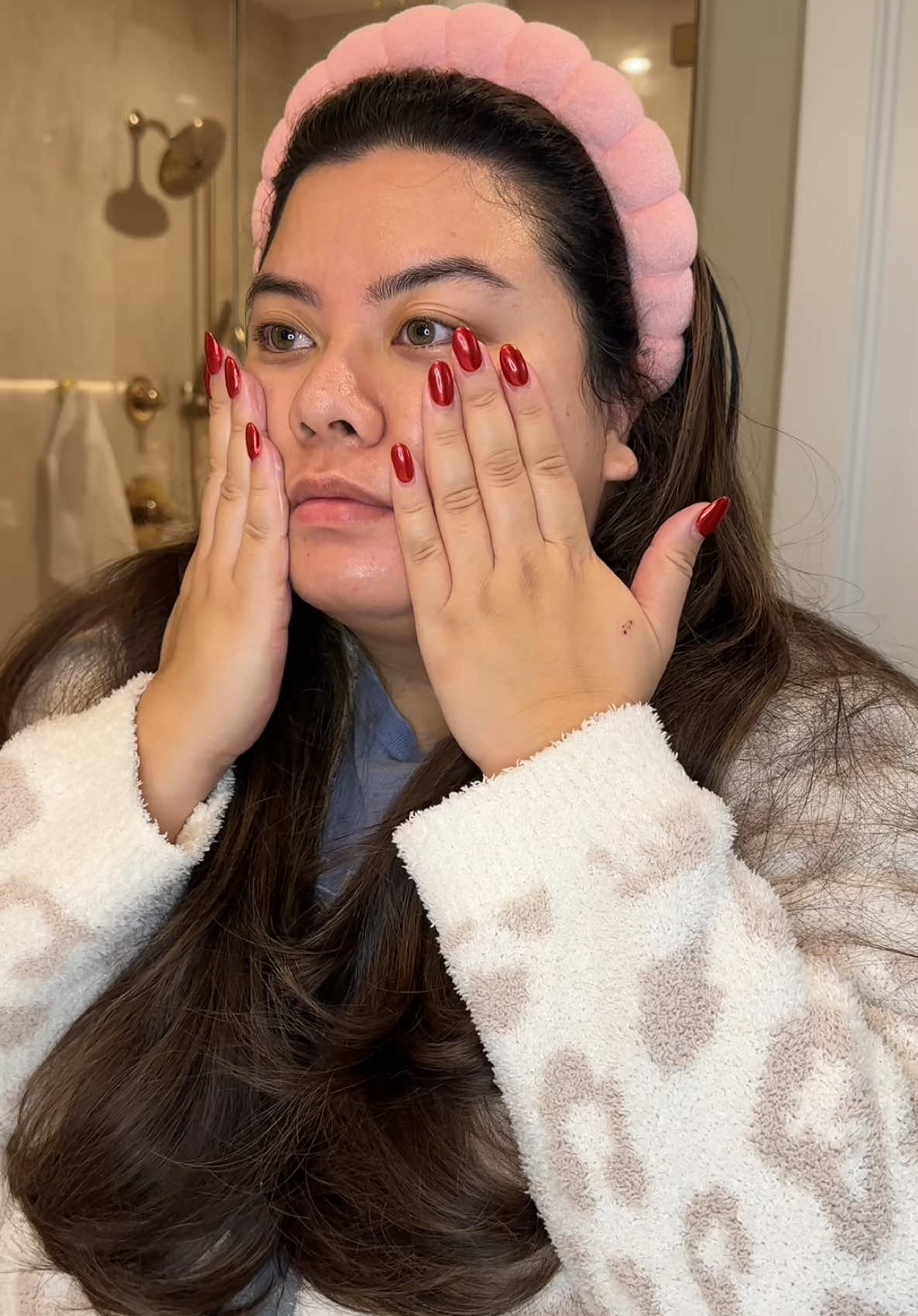 new goal for 2025 is to show up more infront of the camera bc tbh I’m over picking myself apart😊❤️#minivolg #morningvlog #morningmotivation #longvideo #longvlog #pilatesforbeginners #pilatesforeverybody #morningroutine #morningasmr #asmrsounds #grwmroutine #grwm @Hatch for Sleep @TheraBreath @Tower 28 Beauty @TORRIDEN US @Skinfix @Beauty of Joseon US @Stanley Brand 