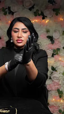 RF-Microneedling ist eine innovative Behandlung, die Radiofrequenztechnologie mit Microneedling kombiniert, um die Hautstruktur zu verbessern und das Hautbild zu verjüngen. Bei dieser Methode werden feine Nadeln in die Haut eingedrungen, um mikroskopisch kleine Kanäle zu erzeugen, während gleichzeitig radiofrequente Energie in die tieferen Hautschichten abgegeben wird. Diese Kombination regt die körpereigene Kollagenproduktion an und fördert die Hautregeneration. Das Resultat: eine straffere, glattere Haut mit weniger Falten, Narben oder Dehnungsstreifen. Die Behandlung ist minimalinvasiv und eignet sich für nahezu alle Hauttypen. Sie kann zur Verbesserung von Aknenarben, feinen Linien, Hautverfärbungen und großporiger Haut eingesetzt werden. Darüber hinaus ist die Ausfallzeit nach der Behandlung gering, sodass Patienten schnell in ihren Alltag zurückkehren können. RF-Microneedling bietet eine effektive Lösung für diejenigen, die eine nicht-chirurgische Hautverjüngung suchen und sichtbare Ergebnisse erzielen möchten. | #beauty #schönheit #rfmicroneedling #rfmicroneedlingglasgow #rfmicroneedlingtreatment #radiofrequencia #radiofrequenza #radiofrequencymicroneedling #microneedling #schulung #schuluntersuchung #schulungcenter 