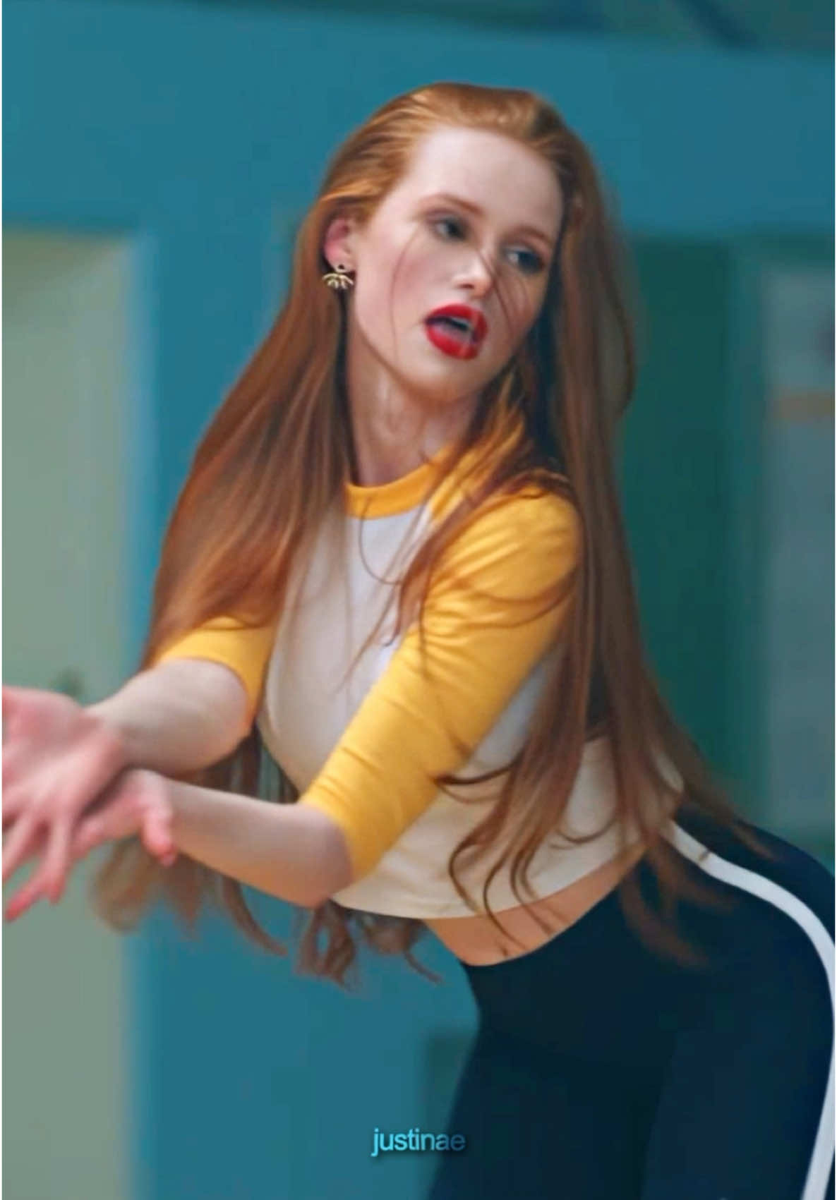 THIS was Riverdale🙂‍↕️ #riverdale #dance #cherylblossom #veronicalodge #rivervixens #cheerleading #danceoff #riverdaleseason1 #riverdalescenes #justinaftereffects #fyp #viral 