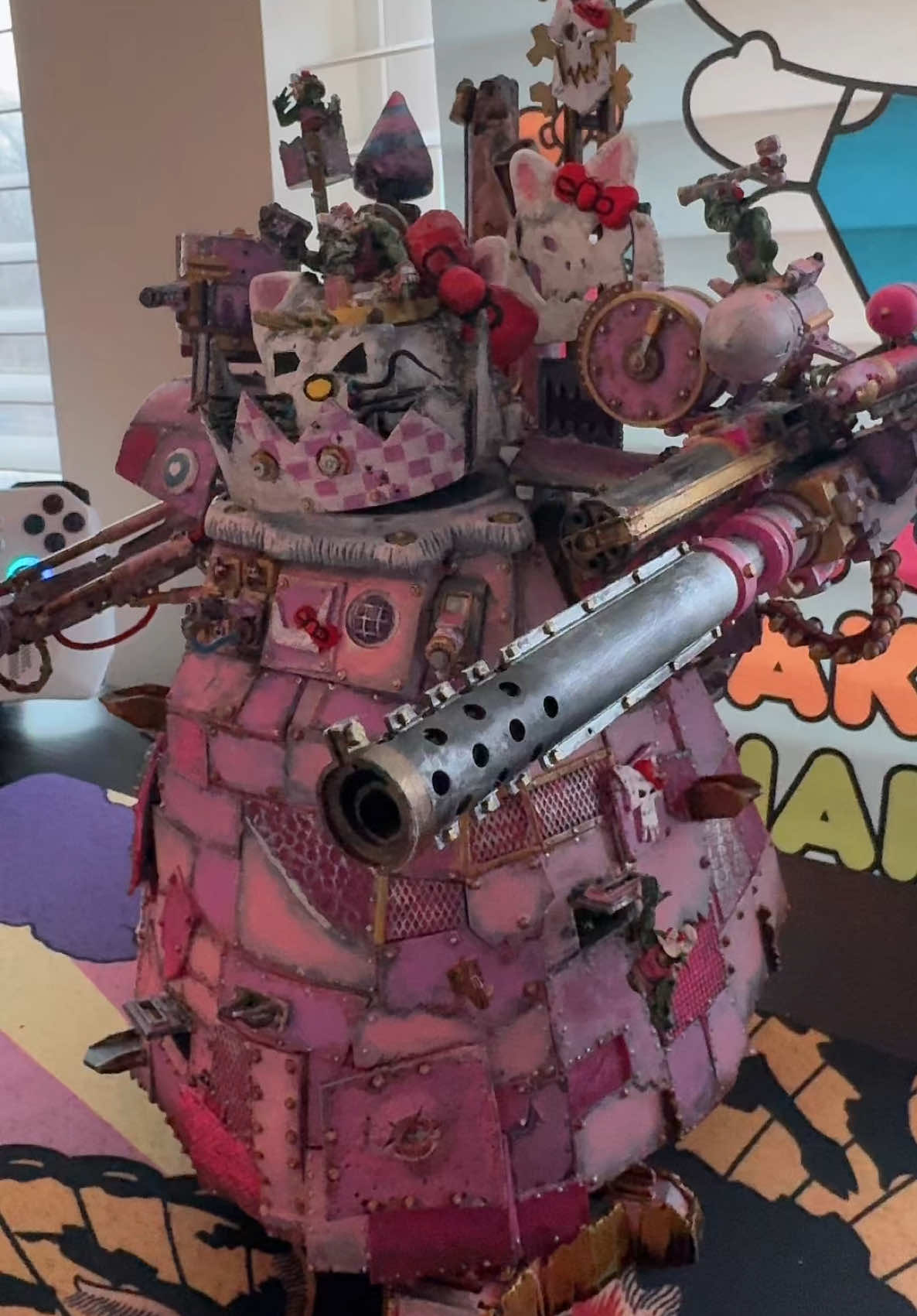 Between work and school this took me way too long to finish!!! But behold the ‘Ello Stompa! #orks40k #warhammer40k #miniaturegaming #warhammerbeginner #waaaagh #ElloOrks #hellokitty #hellokittycore 