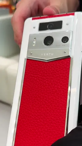 Meta2 on display: it's not just a device, it's a meta-morphosis of style and tech. Unbox the extraordinary, level up your luxe life! Meta2 on display: it's not just a device, it's a meta-morphosis of style and tech. Unbox the extraordinary, level up your luxe life!