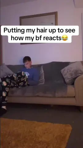 Putting my hair up to see how my bf reacts😂#foryoupage❤️❤️ #fyp #tik_tok #foryoupagee #boyfriend #viral_video #videoviral #prankingmyboyfriend 
