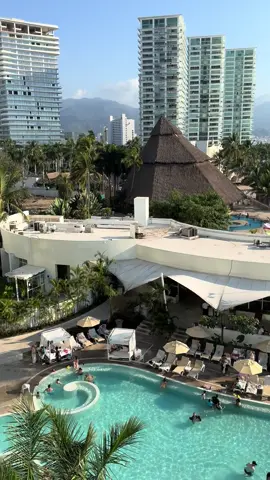 Krystal Grand Puerto Vallarta = convenient location + nice beach & sea view + above average food + below average facilities maintenance + welcoming staff #mexico🇲🇽 #puertovallarta #mexicotiktok #mexicoresort #traveltiktok 